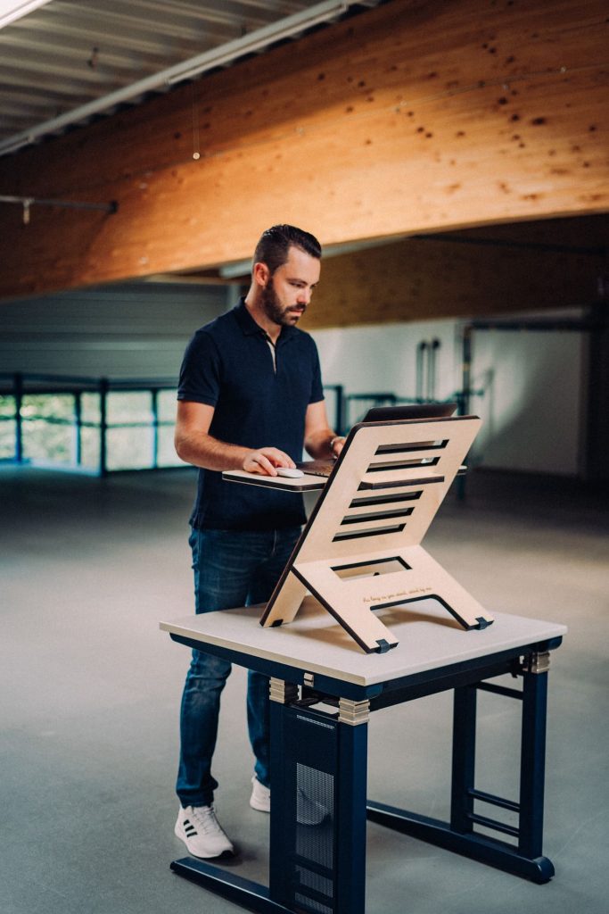 benefits of standing desk featured image