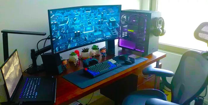 gaming desk setup 