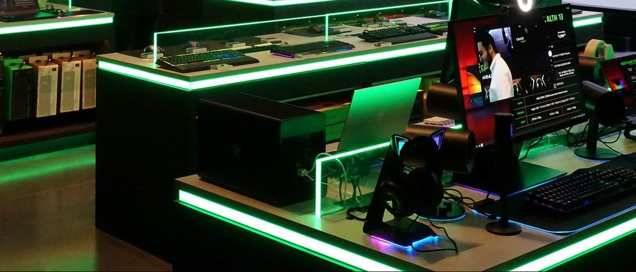 how to organize gaming desk featured image