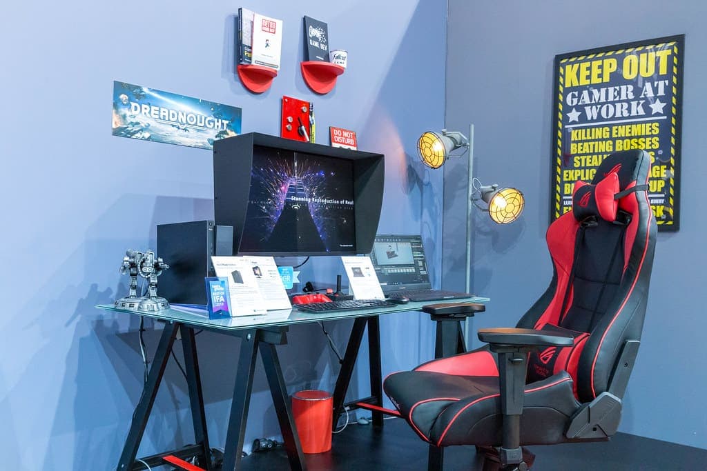 what is the difference between a gaming desk and a regular desk featured image