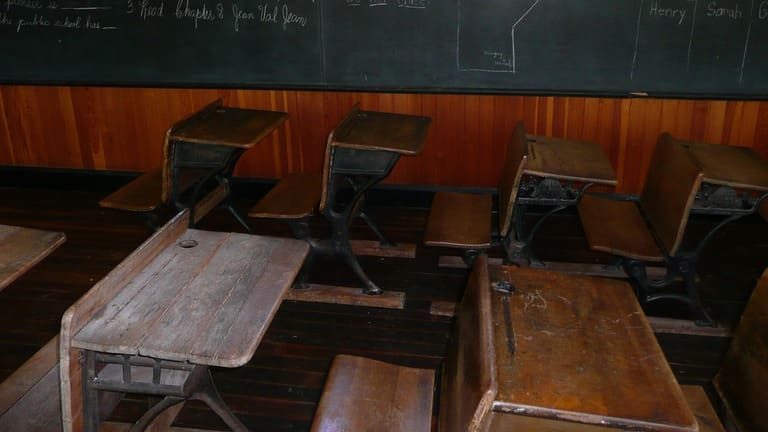 history of school desks