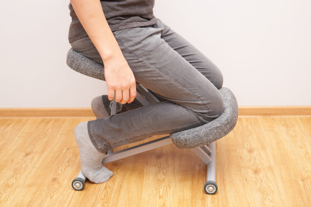 are knealing chairs good for posture featured image