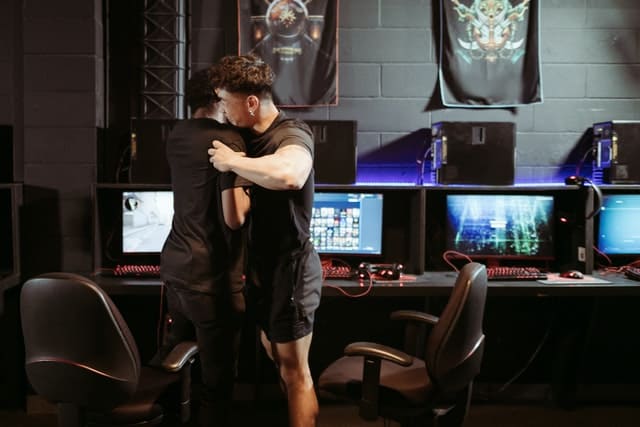 gamer hug