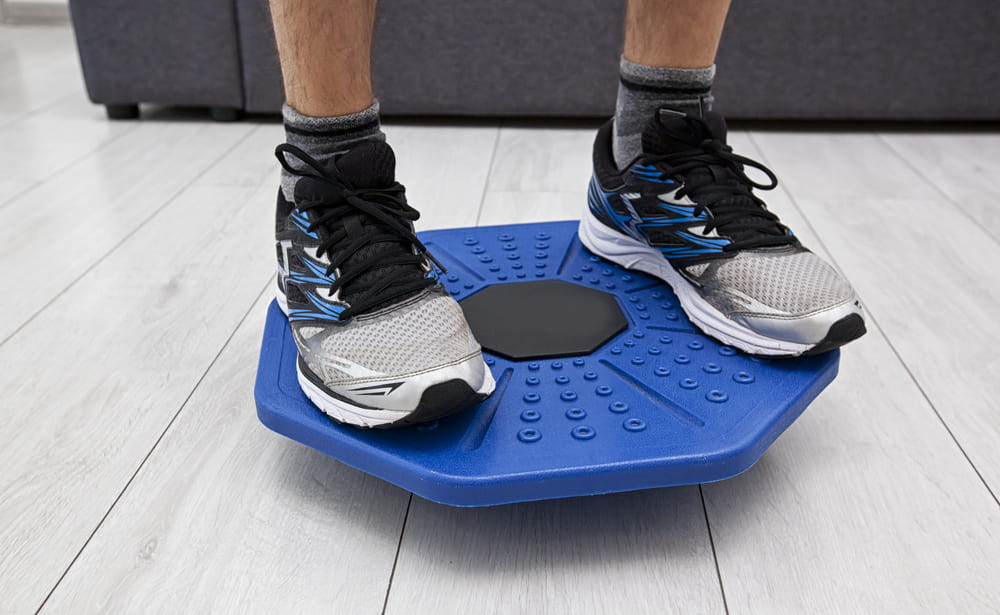 how to use a balance board for a standing desk featured image