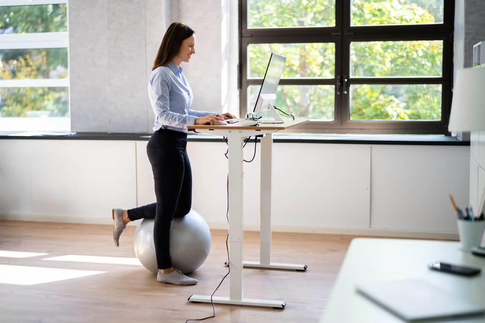 standing desk ergonomics featured image